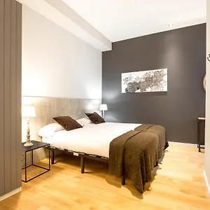 Rent Rambla Catalunya Барселона