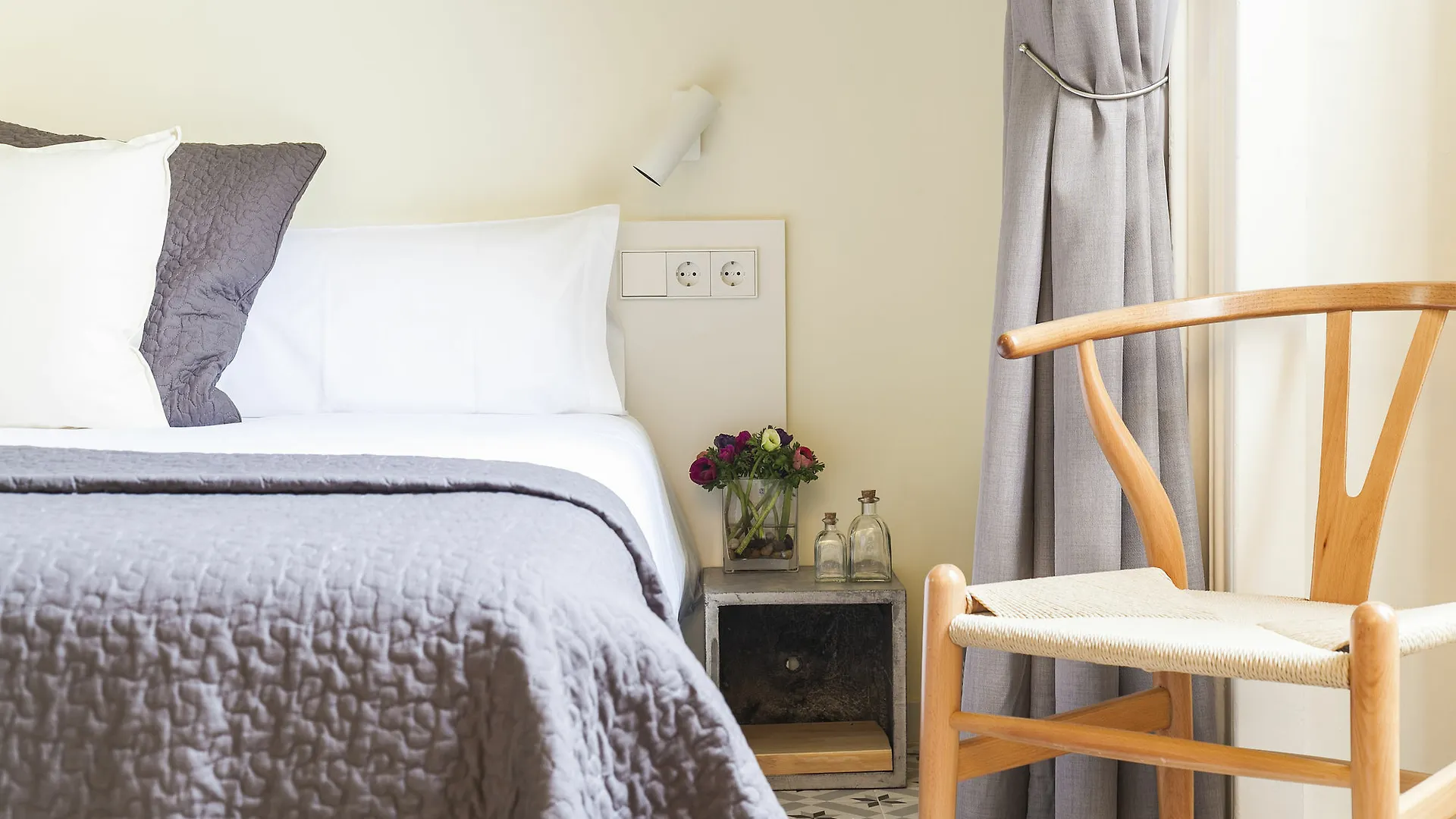 Uma Suites Pau Claris Barcelona Apartment